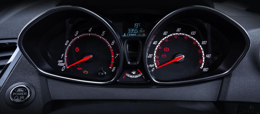  Ford Fiesta ST200 2016 года  (UK) (фото 17 из 31)
